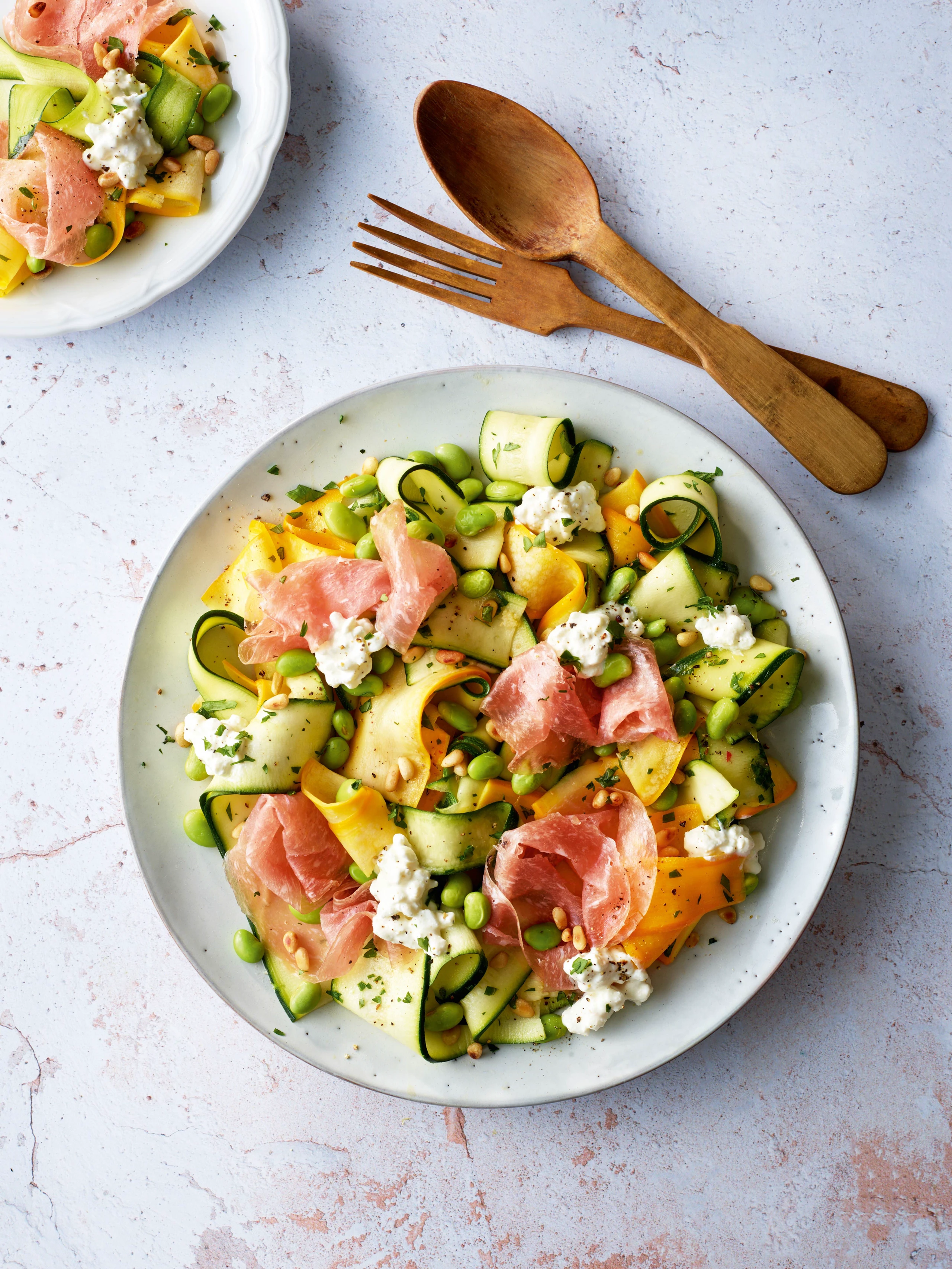 Zucchinisalat mit Orangen-Kräutervinaigrette