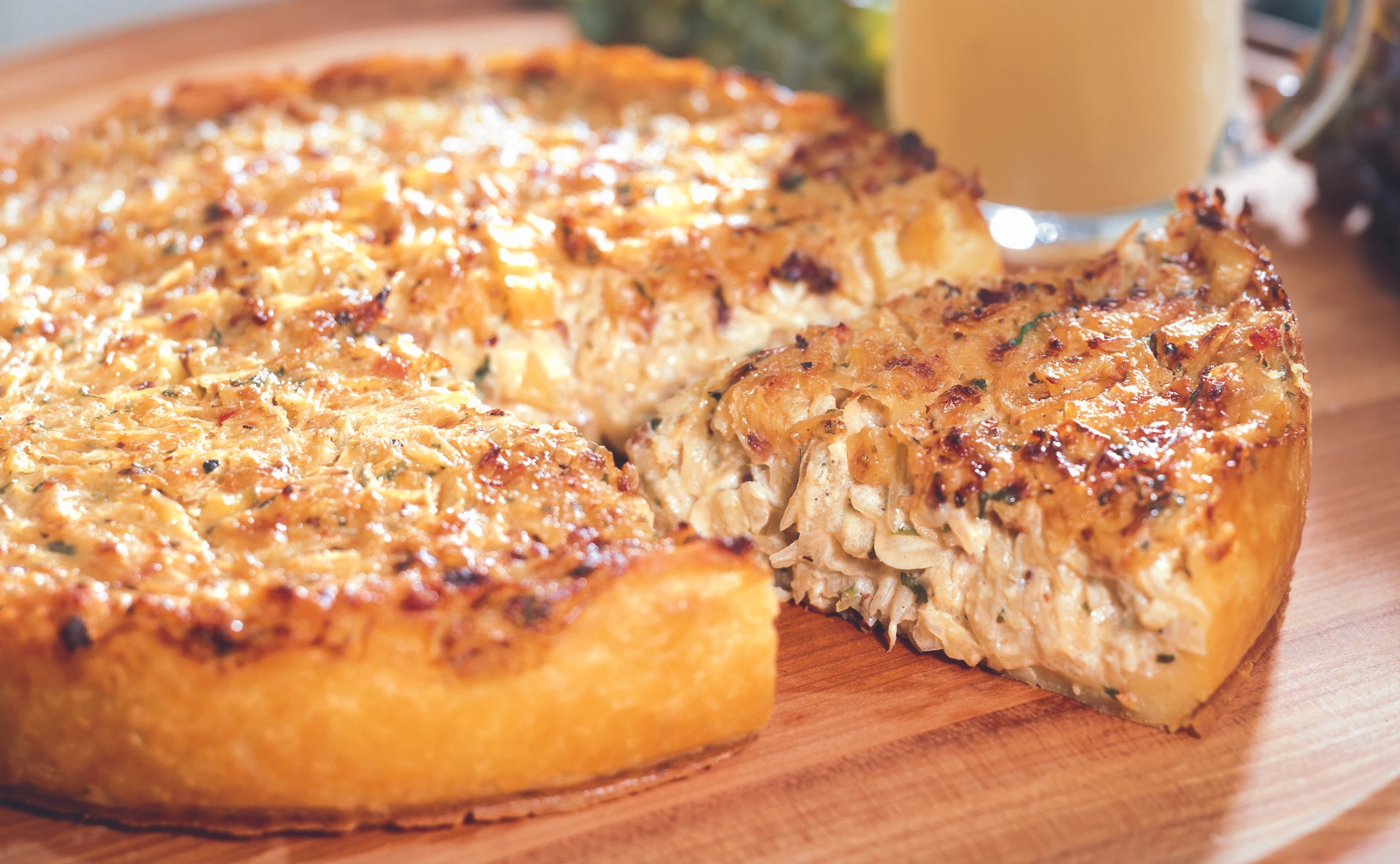 Erdäpfel-Zwiebelkuchen mit Speck
