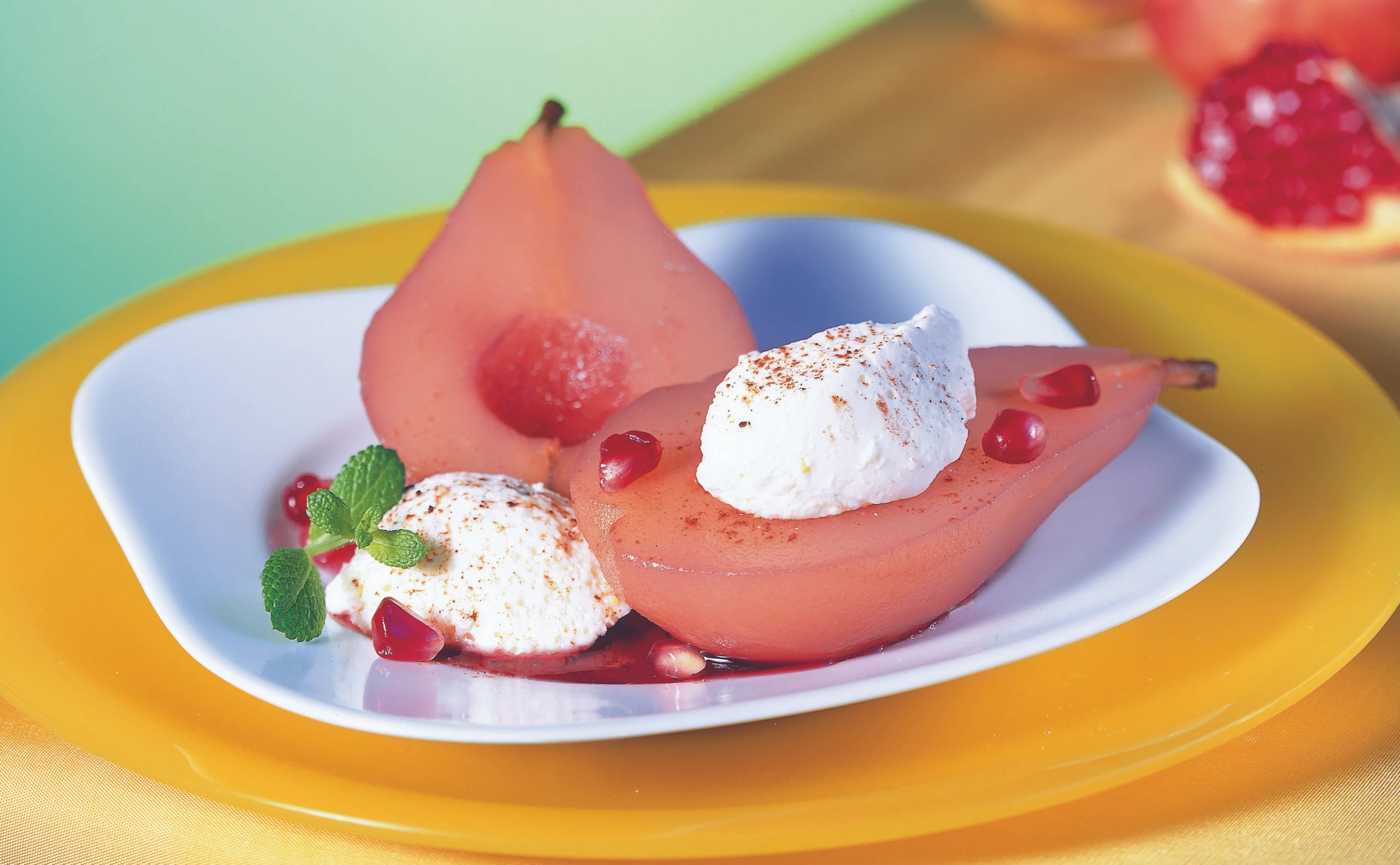 Joghurt-Nockerl mit Holler-Birnen