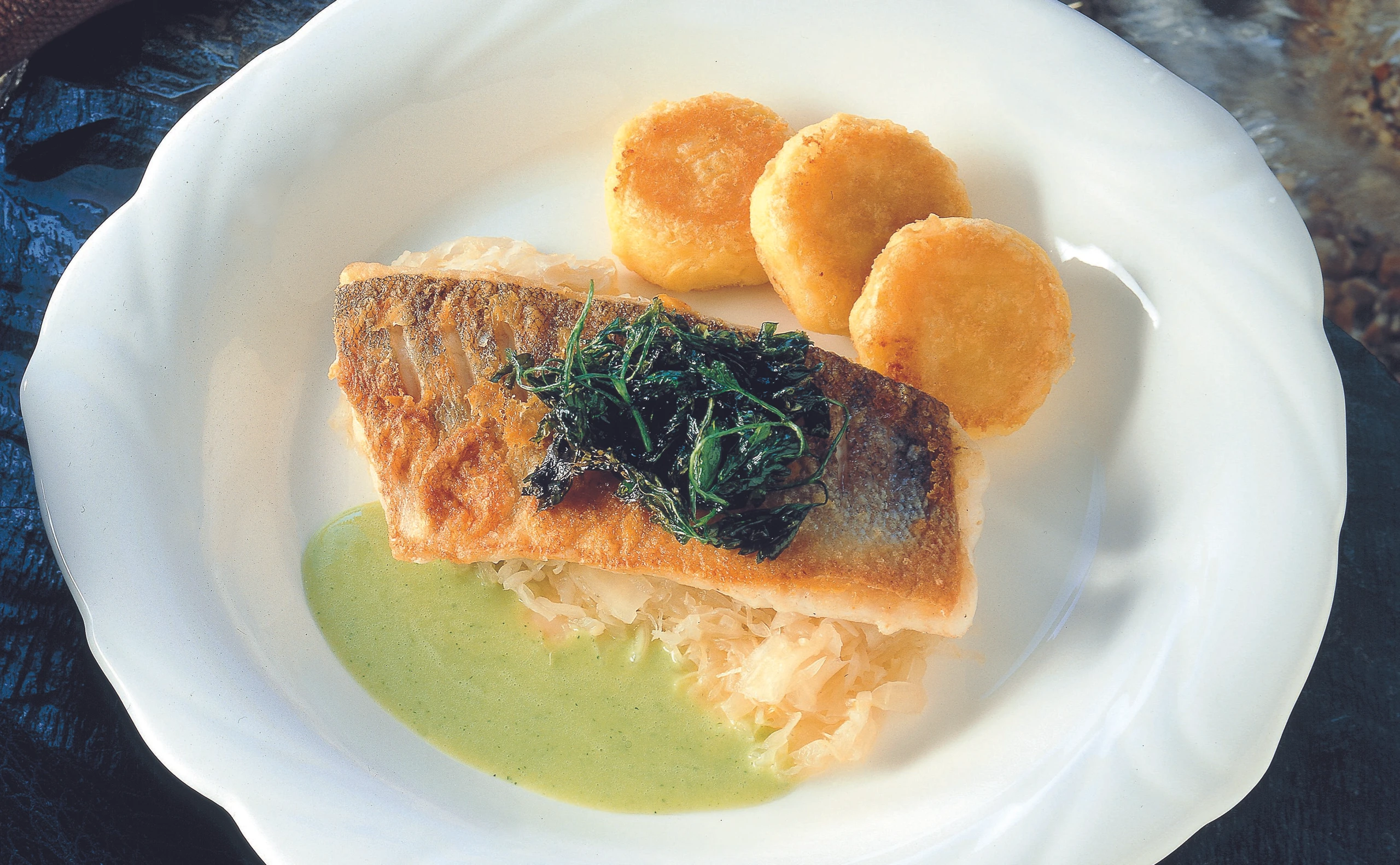 Zanderfilets mit Petersilsauce und Erdäpfellaibchen