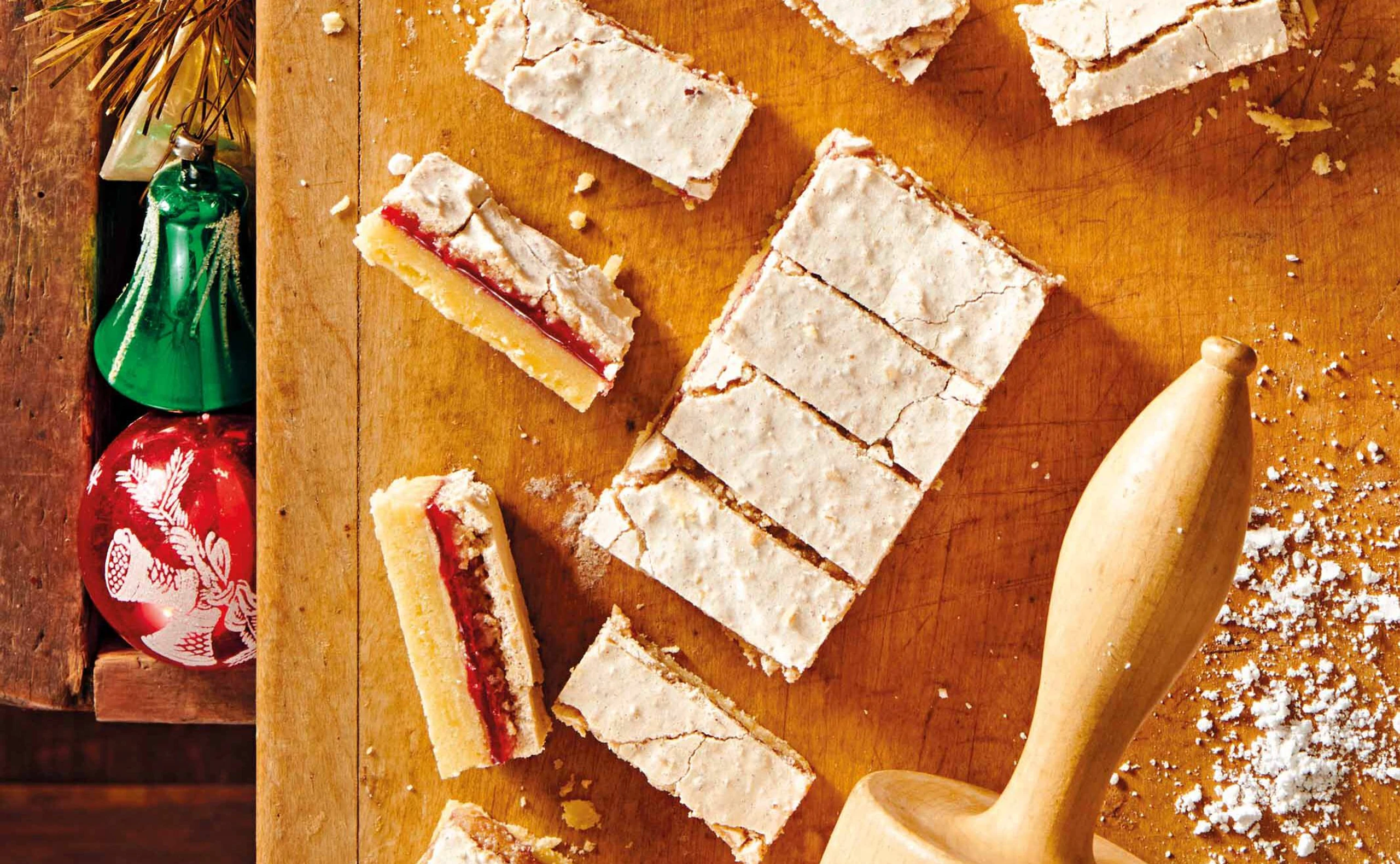Marmeladeschnitte mit Haselnussbaiser