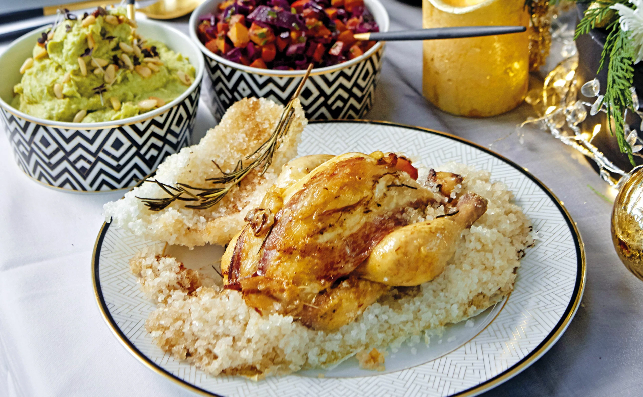 Stubenküken in der Salzkruste mit Rotkraut-Kürbissalat und Kohlsprossenpüree