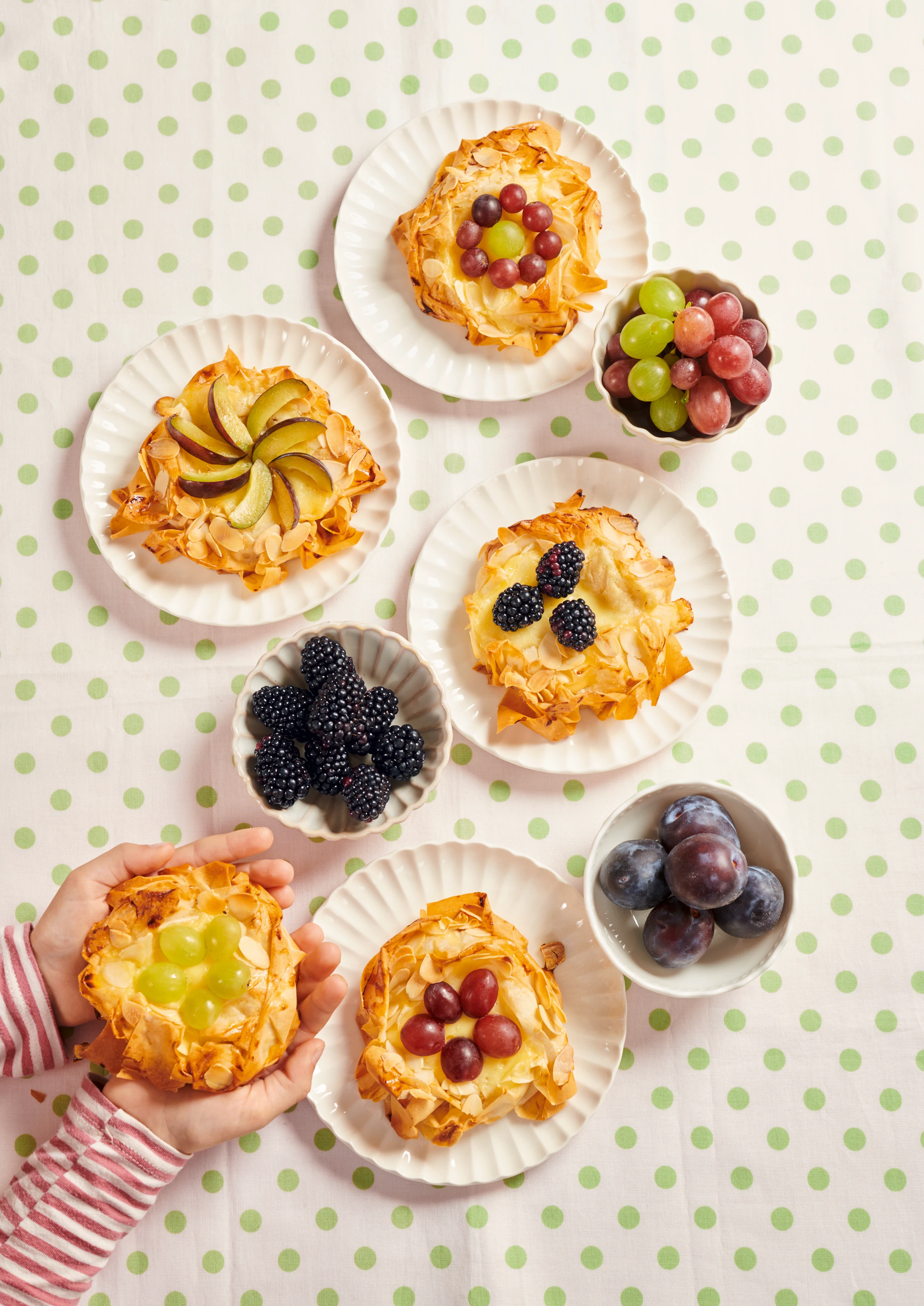 Knuspriges Strudelteiggebäck mit Spätsommer-Obst
