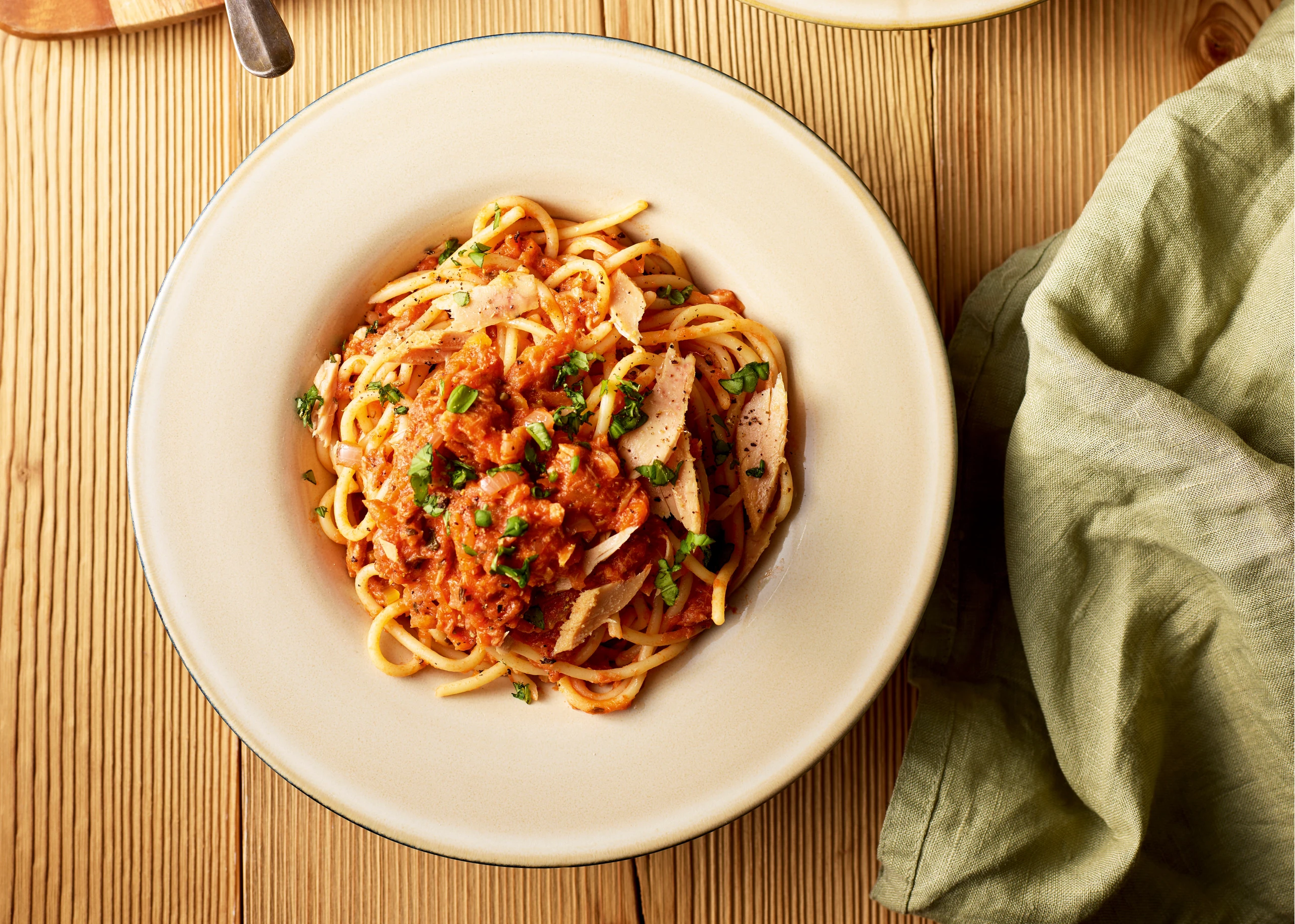 Linguine con sugo al tonno