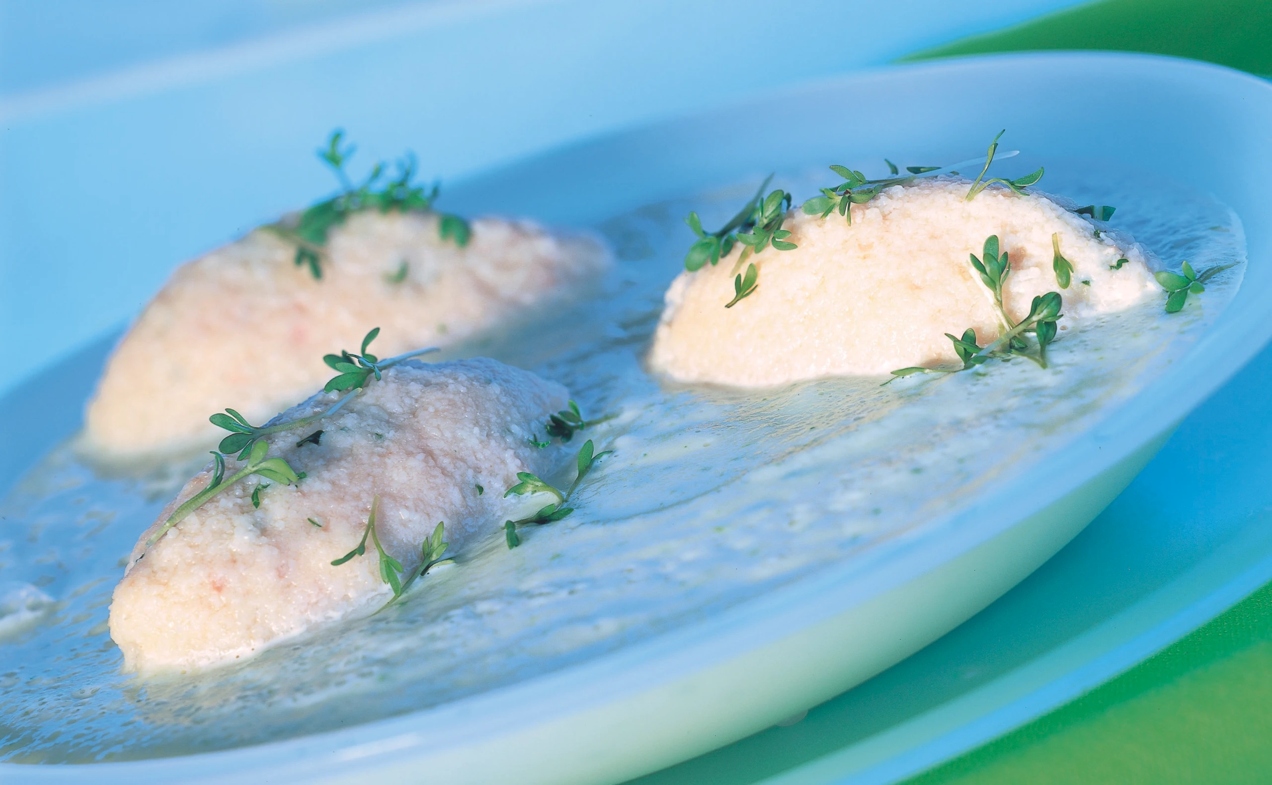 Kohlrabicremesuppe mit Schinkennockerln und Kresse
