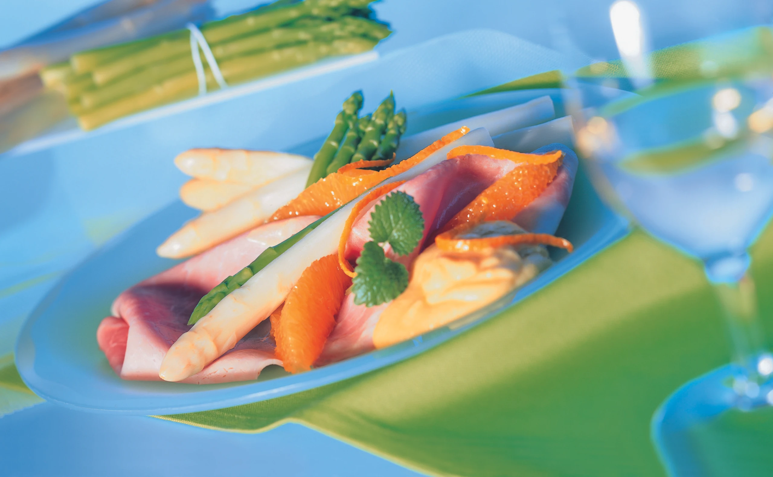 Spargel mit Schinken und Orangen-Hollandaise
