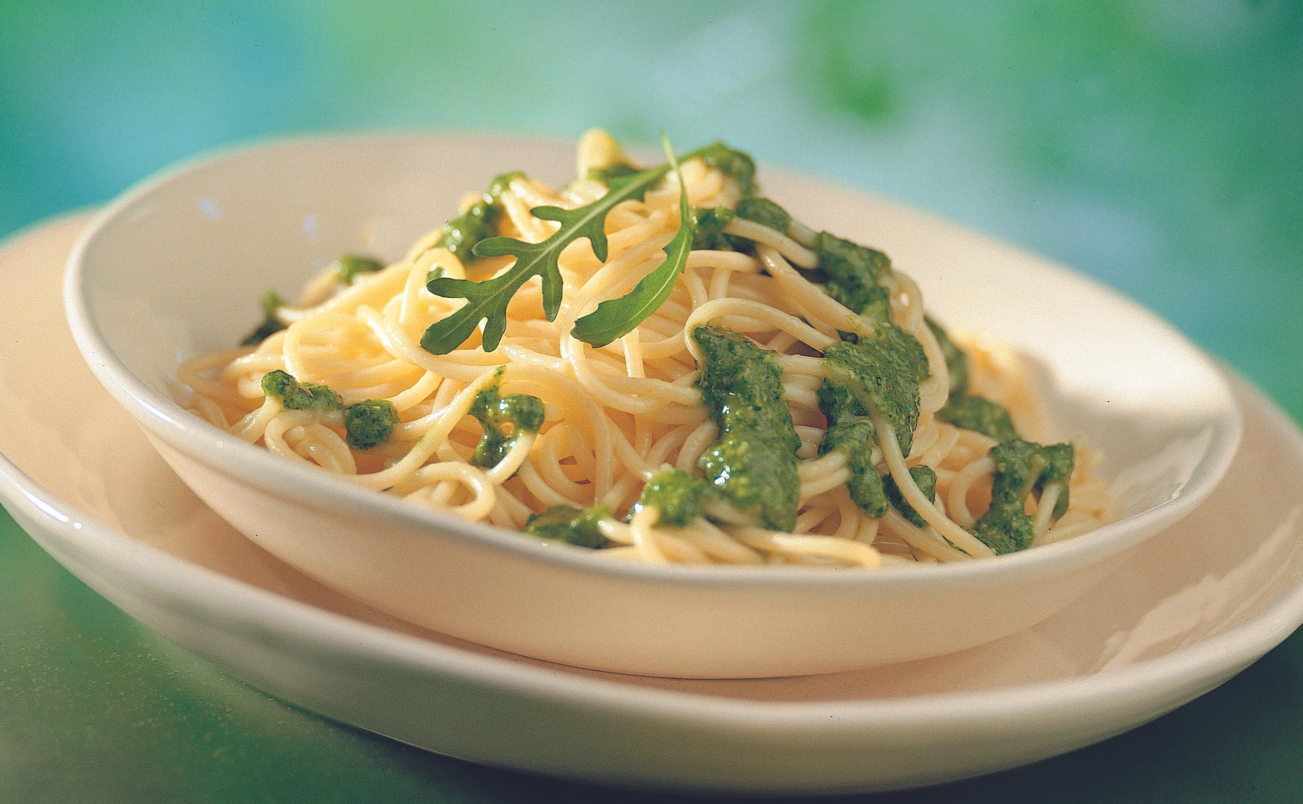 Spaghetti mit Rucola-Petersilsauce