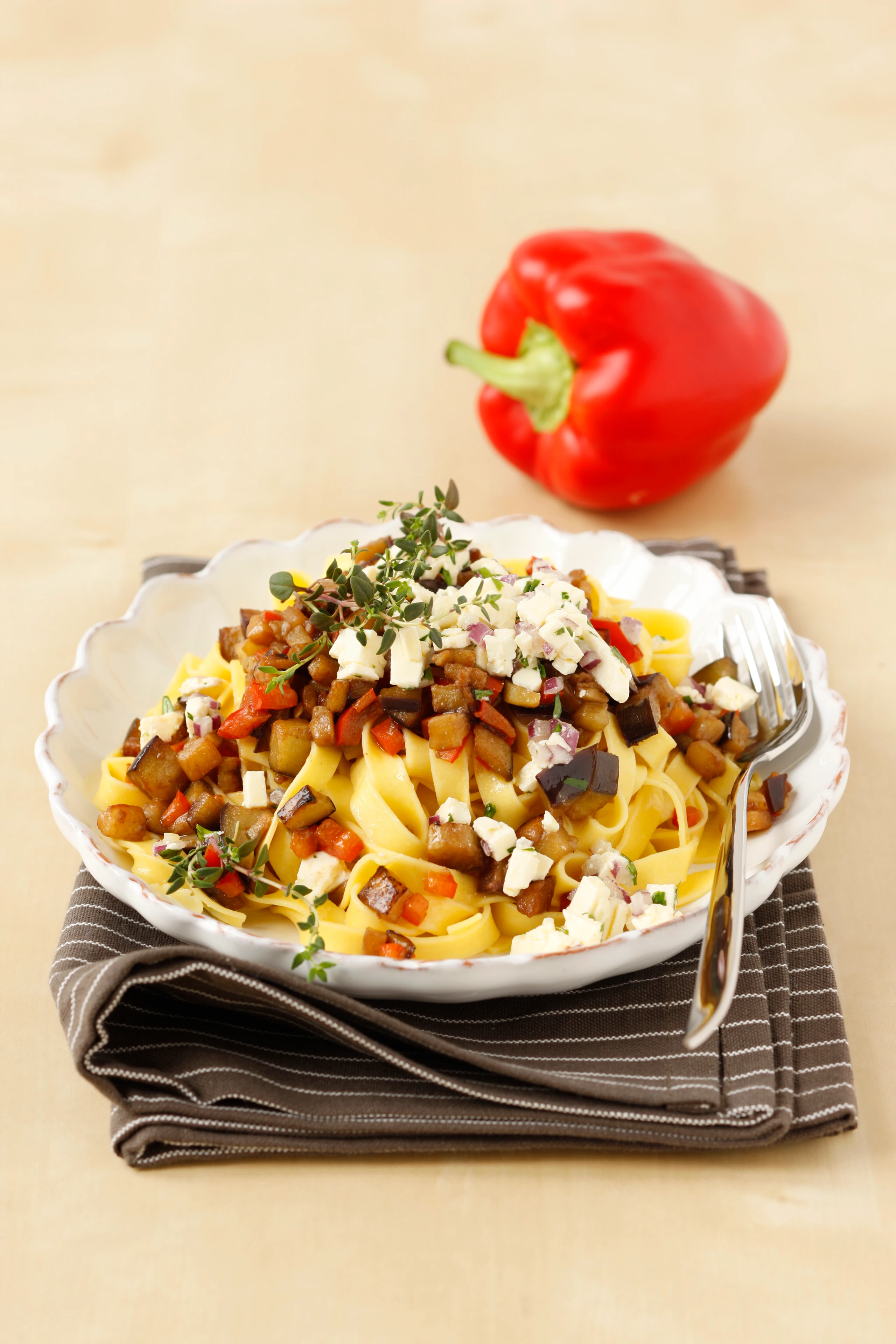 Tagliatelle mit Melanzanisugo und Thymianpesto