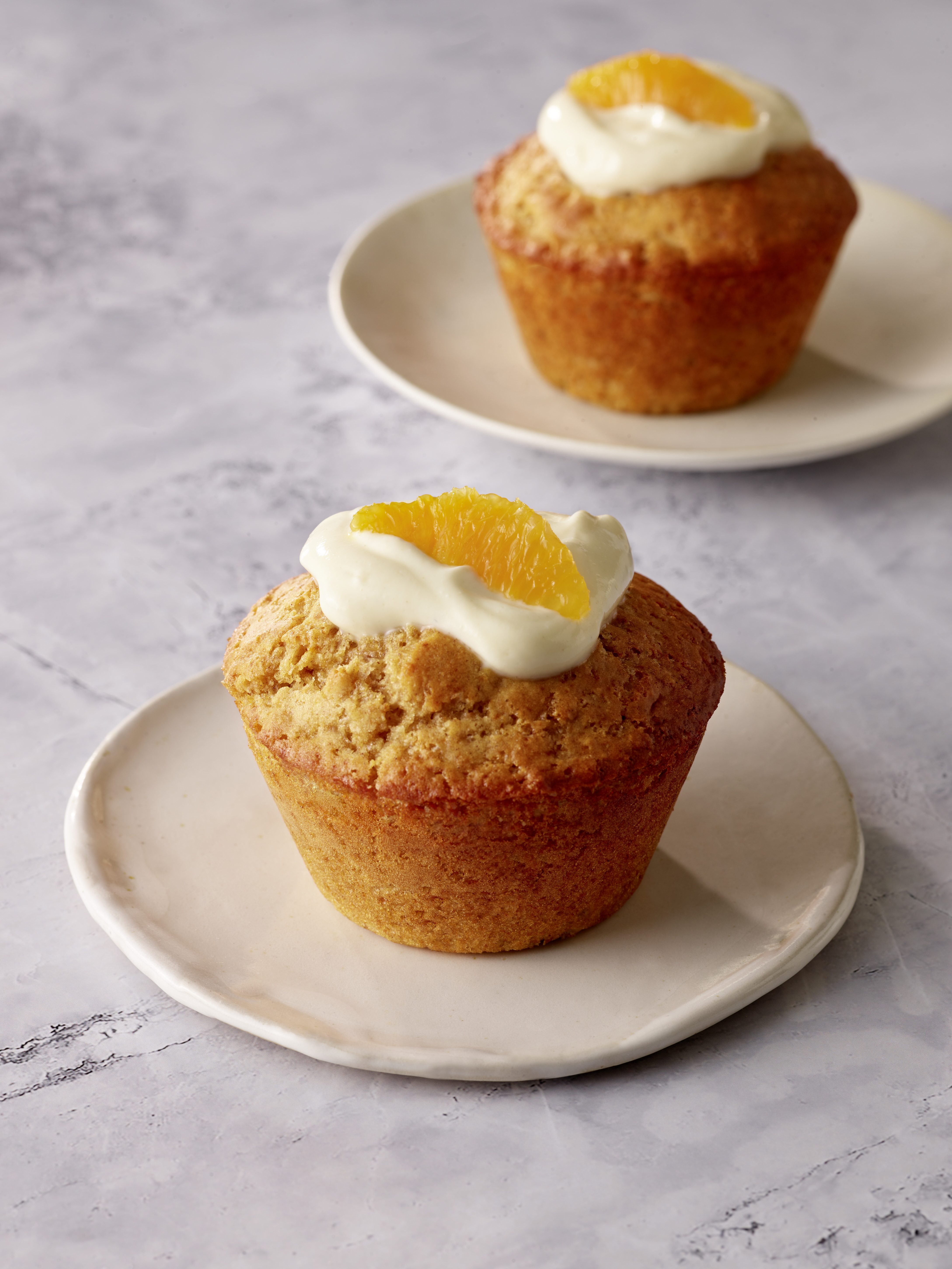 Orangen-Muffins mit Datteln und Walnüssen