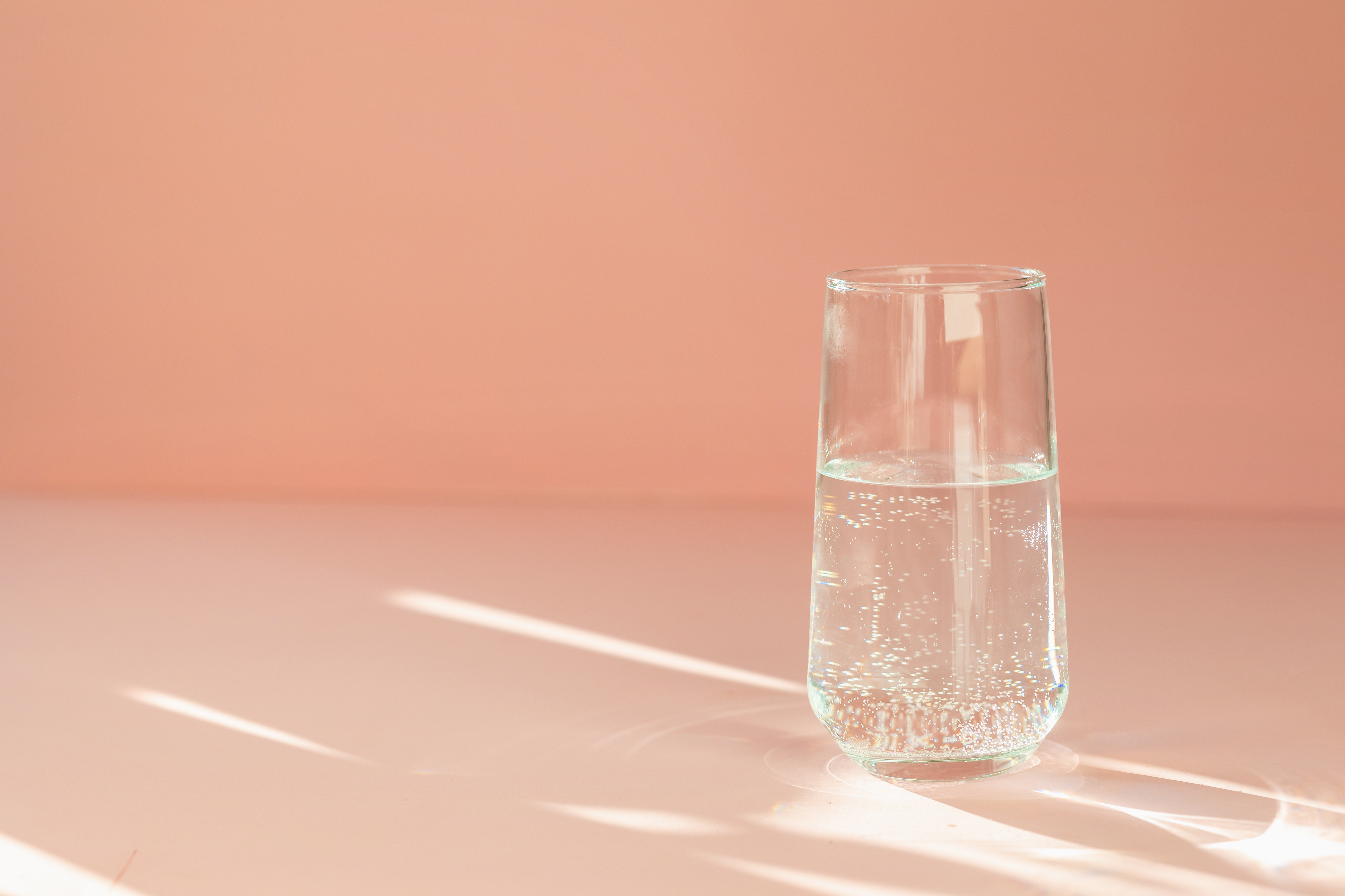 Mineralwasser im Glas