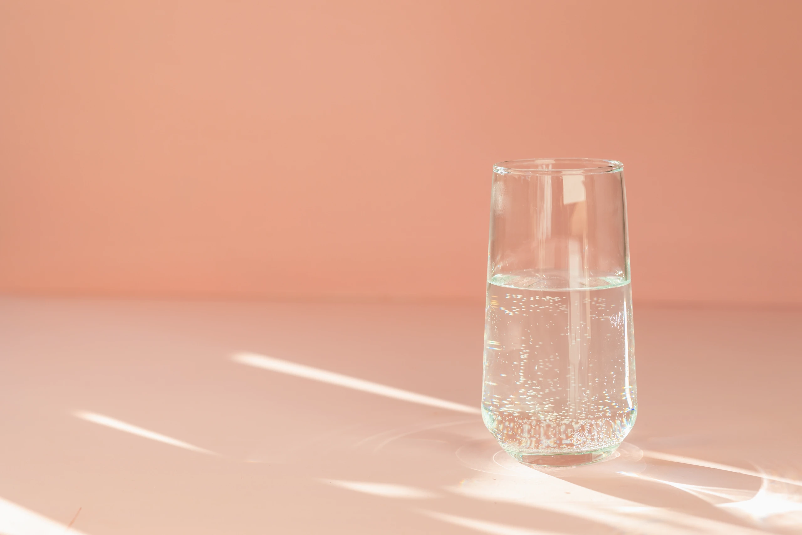 Mineralwasser im Glas