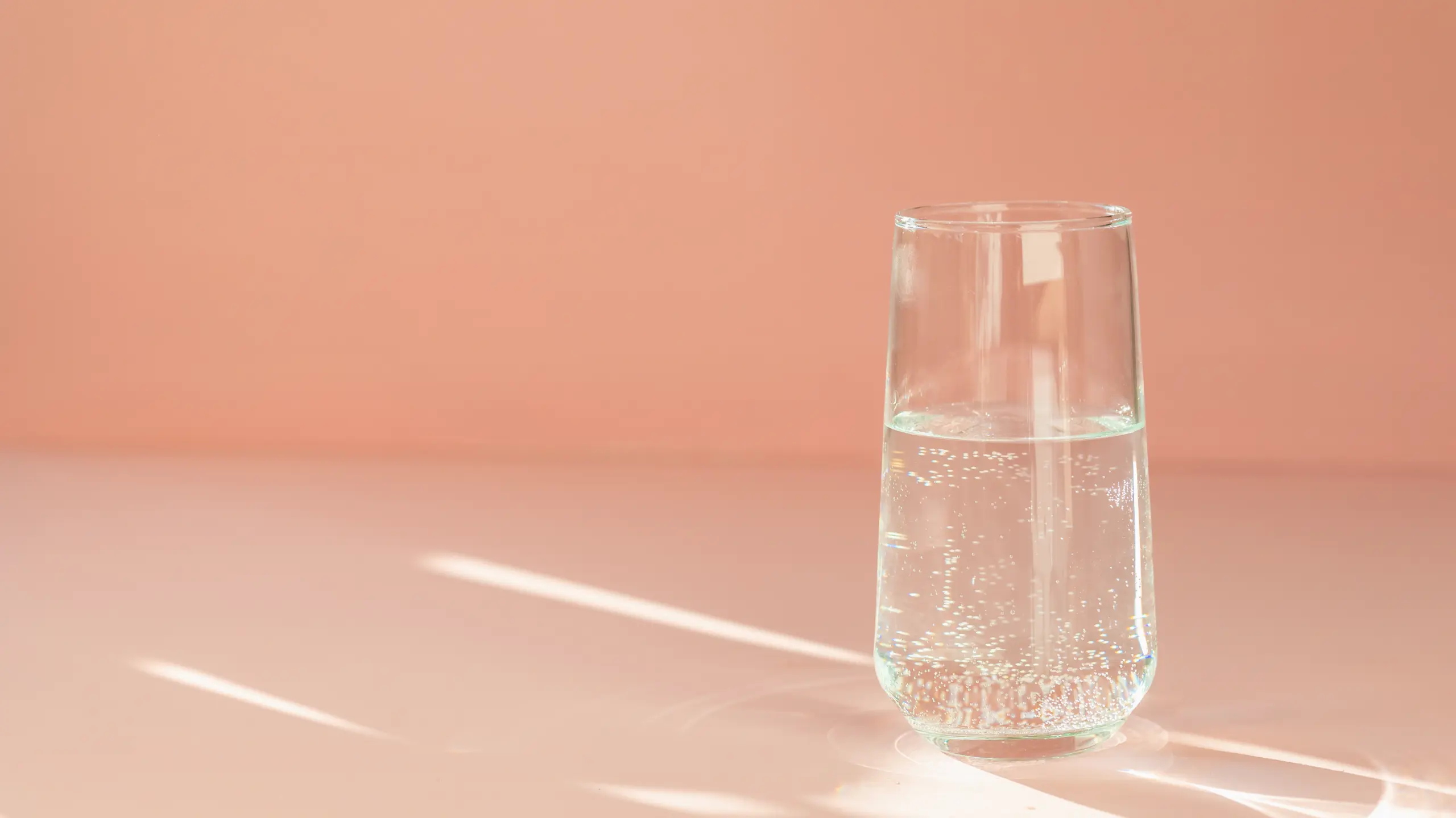 © iStock Mineralwasser im Glas